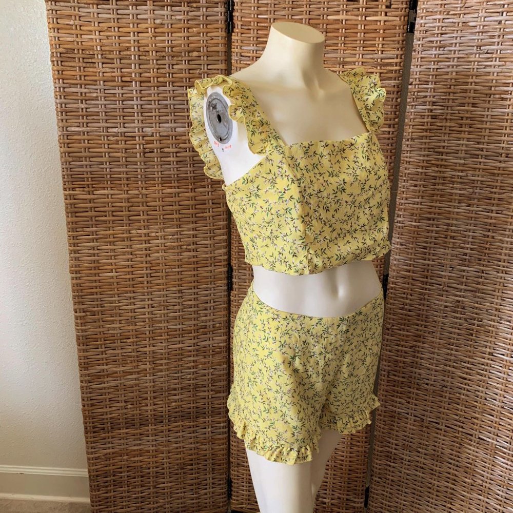 Nasty Gal Days of Flower Lives Floral Crop Top and Shorts Set Yellow - Picture 3 of 9